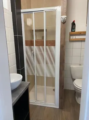 Salle de bains dans l'établissement Joli loft rénové