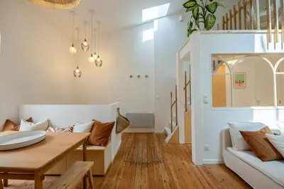 Coin salon dans l'établissement ღ Mezzanine • T4 Spacieux, Lumineux et Cosy
