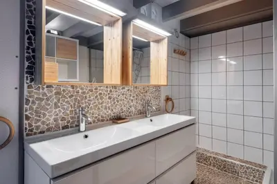 Salle de bains dans l'établissement T3 cosy , cœur historique de La Rochelle