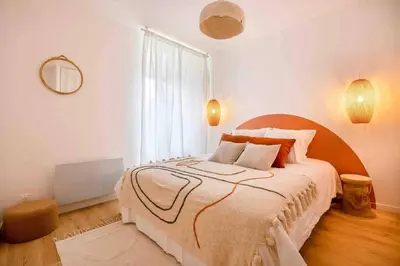 Un ou plusieurs lits dans un hébergement de l'établissement ღ Le Majorelle • Au cœur du vieux port et cosy