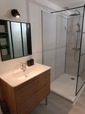 Salle de bains dans l'établissement LE GOOD TRIP studio à 3 min du Futuroscope