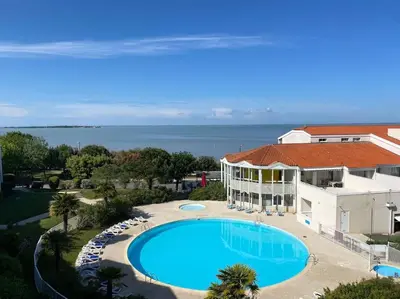 Piscine de l'établissement Les Terrasses de Fort Boyard ou située à proximité