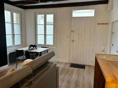 Coin salon dans l'établissement LE PETIT NIORTAIS - Centre ville - WIFI - NETFLIX - AMAZON