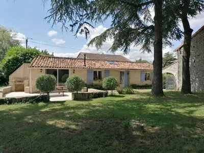Jardin de l'établissement Lodge in Saint-Ciers-Sur-Bonnieure