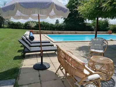 Piscine de l'établissement Lodge in Saint-Ciers-Sur-Bonnieure ou située à proximité