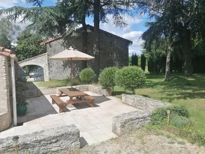 Jardin de l'établissement Lodge in Saint-Ciers-Sur-Bonnieure