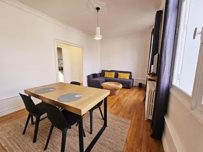 Coin salon dans l'établissement Fanfrelin joli T3 centre ville