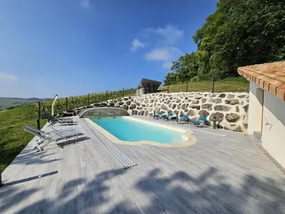 Piscine de l'établissement Le cottage des pins chalet sur les vignes ou située à proximité