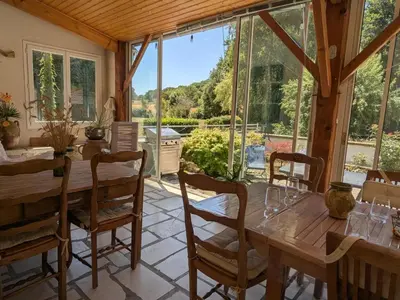 Balcon ou terrasse dans l'établissement Ancien moulin rustique avec jardin, WIFI et parking, animaux acceptés - FR-1-653-251