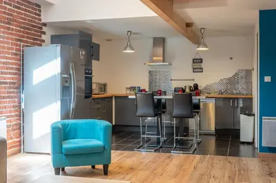 Cuisine ou kitchenette dans l'établissement Loft Angouleme Gare 6 pers , WIFI ,TV , centre ville, calme