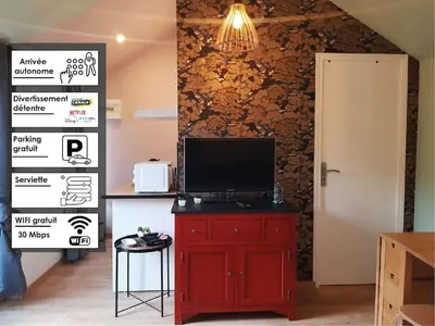 Télévision ou salle de divertissement dans l'établissement Japan House : studio en bois Zen - Wifi - Parking gratuit