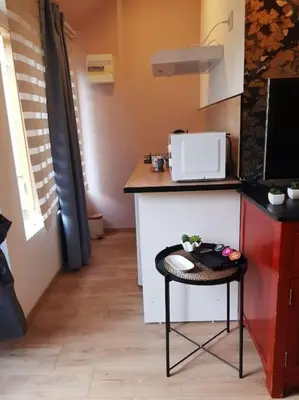 Cuisine ou kitchenette dans l'établissement Japan House : studio en bois Zen - Wifi - Parking gratuit