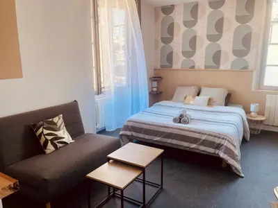 Un ou plusieurs lits dans un hébergement de l'établissement Le Bellevue - Spacieux et calme