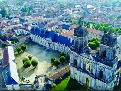 Vue générale sur Saint-Jean-dʼAngély ou vue de la ville depuis la maison de vacances