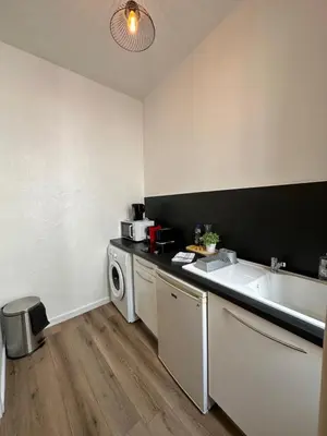 Cuisine ou kitchenette dans l'établissement Le Mirabelle