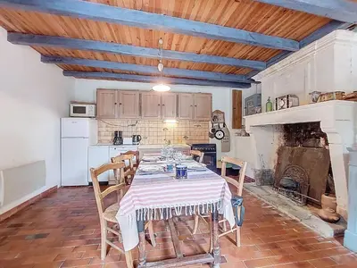 Cuisine ou kitchenette dans l'établissement Holiday Home Les Vidalières by Interhome