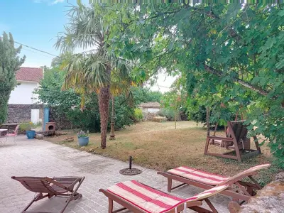 Jardin de l'établissement Holiday Home Les Vidalières by Interhome