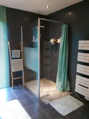 Salle de bains dans l'établissement Aix'capade by Aixkeys avec piscine 5 min plages Fouras