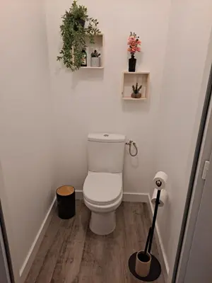 Salle de bains dans l'établissement logement T2 neuf - centre-ville
