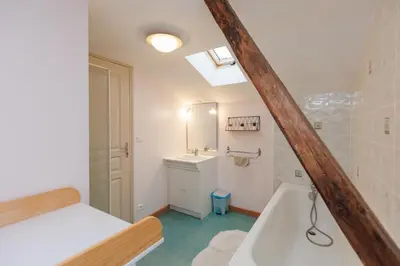 Salle de bains dans l'établissement MAISON DU SOUVENIR 70 m2 près du Futuroscope