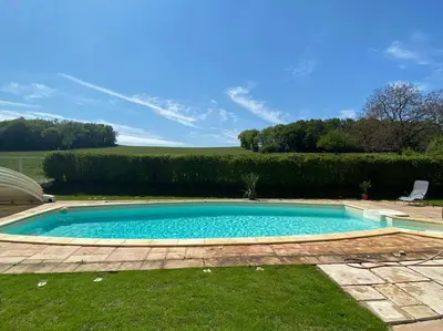 Piscine de l'établissement Gîte du Louvanto ou située à proximité