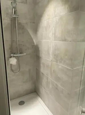 Salle de bains dans l'établissement Gîte du Louvanto
