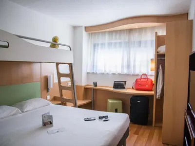 Un ou plusieurs lits dans un hébergement de l'établissement ibis budget Poitiers Site du Futuroscope
