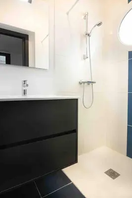 Salle de bains dans l'établissement La Petite Croisée - extérieur et plage