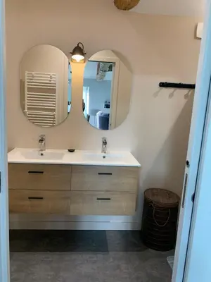 Salle de bains dans l'établissement La fléchette - appartement entier climatisé 2 chambres - 100m2