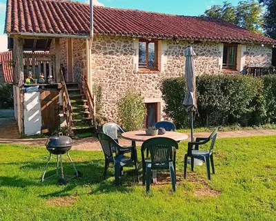Jardin de l'établissement Tranquille Vienne Gites a Chirac dept Charente