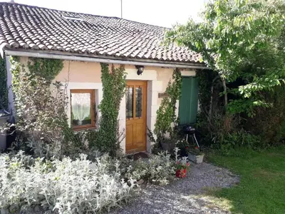 Jardin de l'établissement Tranquille Vienne Gites a Chirac dept Charente