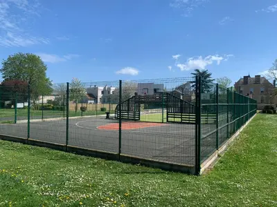 Tennis ou squash au sein de l'appartement ou à proximité