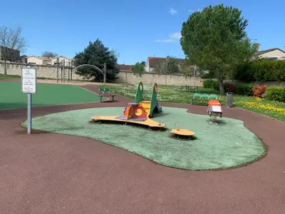 Aire de jeux pour enfants de l'établissement Logement familial 3 chambres 2 wc 2 sdb Futuroscope Arena Aquascope Palais des Congrès
