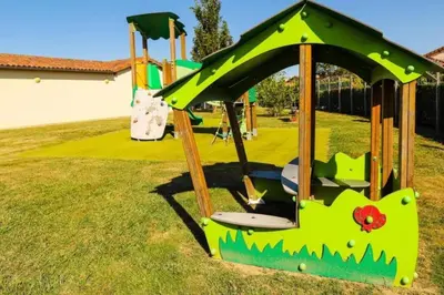 Aire de jeux pour enfants de l'établissement maison COSY LES FORGES