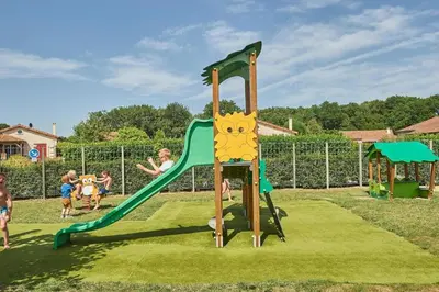 Aire de jeux pour enfants de l'établissement maison COSY LES FORGES
