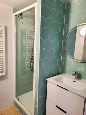 Salle de bains dans l'établissement Joli studio confort et lumineux