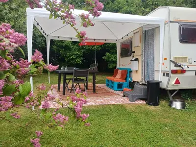Jardin de l'établissement Pays de Joie - Caravan La Bohème