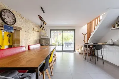 Cuisine ou kitchenette dans l'établissement Maison à 10’ à pieds du port de La Rochelle