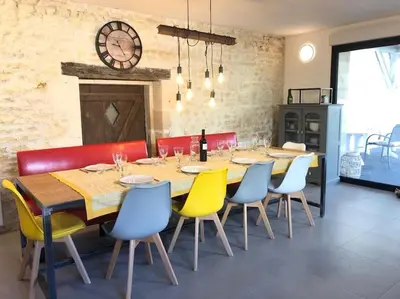 Coin salon dans l'établissement Maison à 10’ à pieds du port de La Rochelle