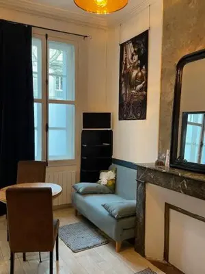 Télévision ou salle de divertissement dans l'établissement L’insolite