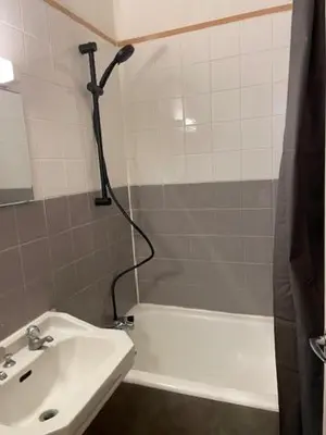 Salle de bains dans l'établissement L’insolite
