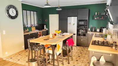 Cuisine ou kitchenette dans l'établissement Maison de famille