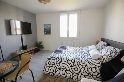 Un ou plusieurs lits dans un hébergement de l'établissement Le République Grand Studio Wi-Fi / Netflix