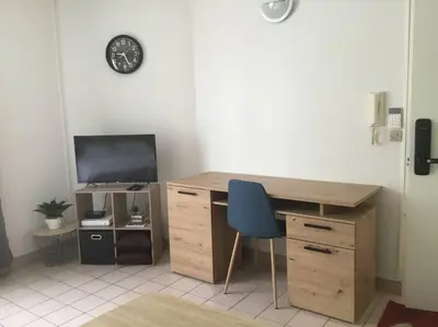 Télévision ou salle de divertissement dans l'établissement Studio meublé 27 mètres carrés wifi netflix