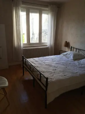 Un ou plusieurs lits dans un hébergement de l'établissement Agréable maison