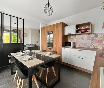 Plan de l'établissement Maison lumineuse avec terrasse en plein centre