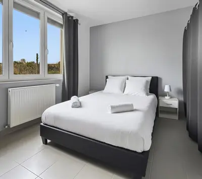 Plan de l'établissement Maison lumineuse avec terrasse en plein centre