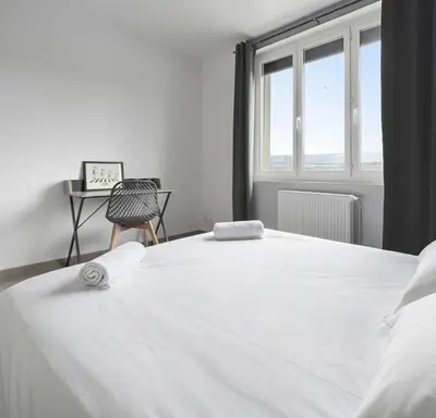 Plan de l'établissement Maison lumineuse avec terrasse en plein centre