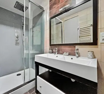 Plan de l'établissement Maison lumineuse avec terrasse en plein centre