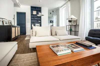 Coin salon dans l'établissement Appartement entier avec place de parking